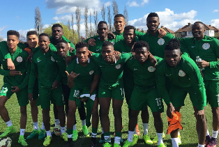 Super Eagles Take A Stroll Around Crowne Plaza Hotel, Off For Crucial Team Meeting With Rohr