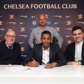 Photo Confirmation : Chelsea Attacking Midfielder Signs New Contract 