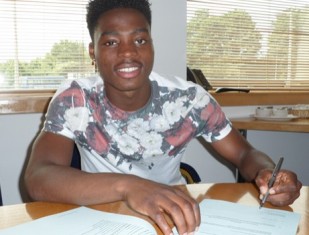 Official : Millwall Starlet Fred Onyedinma Extends Contract Until 2017