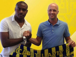 Vincent Enyeama Leaves For Faro, Portugal