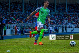Ebuehi Completes Full Training Morning Session, Accidentally Hit By Teammate 