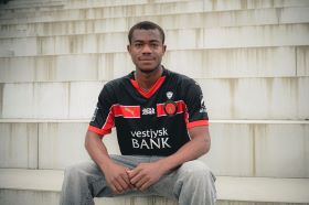 Official: Highly rated midfielder Arinze signs new five-year contract with FC Midtjylland