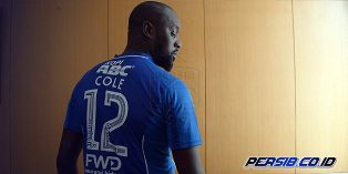 Official : Ex-Chelsea Striker Of Nigerian Descent Carlton Cole Joins Indonesian Club 