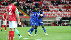 Brentford boss namechecks Nigeria striker as he discusses Leicester stars to be wary of  