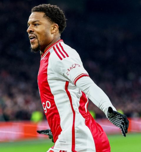 Ajax coach explains why goalscorer Akpom was picked over ex-Man Utd striker in 5-0 win v Fortuna Sittard