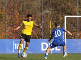 UYL : Borussia Dortmund's German-Nigerian CB fires warning to Man Utd with goal vs Aachen