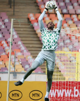 Nigerian fullback-turned-goalkeeper training with Scottish club after trials with Nottingham Forest, Stoke