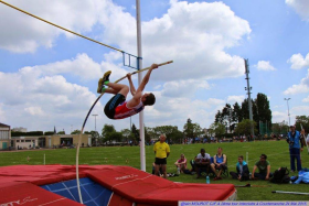 How pole vaulting technique depends on the athlete's flexibility