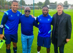 Photo : Nigerian Federation President Pinnick meets with Watford's six Nigerian stars 