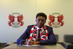 Confirmed: Combative Nigerian midfielder signs new deal with Leyton Orient 