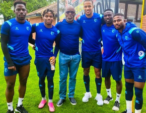 Pinnick with Nigerian stars