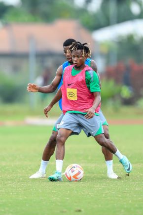 Chukwueze, Nwabali, 13 others train Sunday evening; Iwobi, Onyeka among 8 players yet to show up in camp