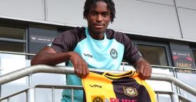 Official: Manchester United loan out 19yo defender Ogunneye to League Two club 