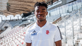 Official : FC Barcelona Escola's Nigerian Winger Joins Polish Club LKS Lodz 
