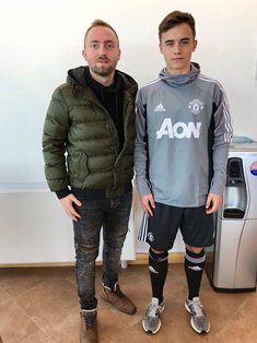 (Photo Confirmation) Highly-Rated Midfielder Arrives Manchester United Ahead Of Potential Move 