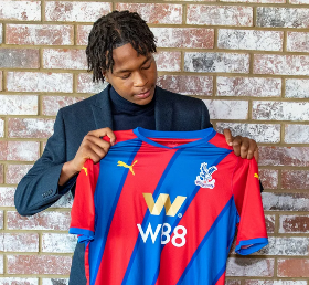 Official : Talented teenage Nigeria-eligible striker signs new contract with Crystal Palace 