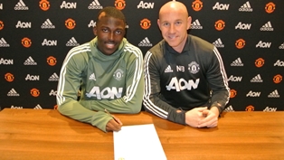 (Photo Confirmation) Exciting Midfielder Signs New Contract With Manchester United