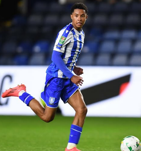 Man Utd and Liverpool interested in Sheffield Wednesday's 17yo Nigeria-eligible LB