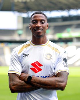 Official: Former Flying Eagles centre-back joins MK Dons from Hibernian