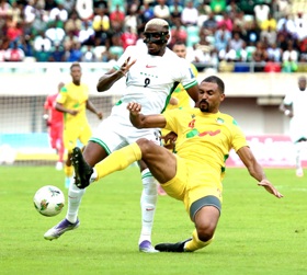 'Best striker in the world’ - Super Eagles coach Eric Chelle doffs his hat to Osimhen after hat-trick