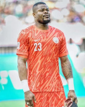 'I saw Nwabali wasting time' - Insider reveals what NFF boss told Osimhen at half-time v Benin