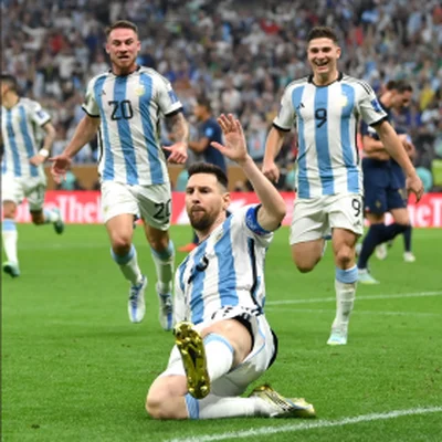   Two former Super Eagles starsÂ 'fight' over Messi's penalty goal in World Cup final