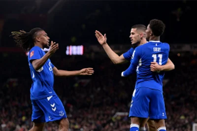 Manchester United 3 Everton 1 : Iwobi stretchered off the pitch to add to Toffees misery