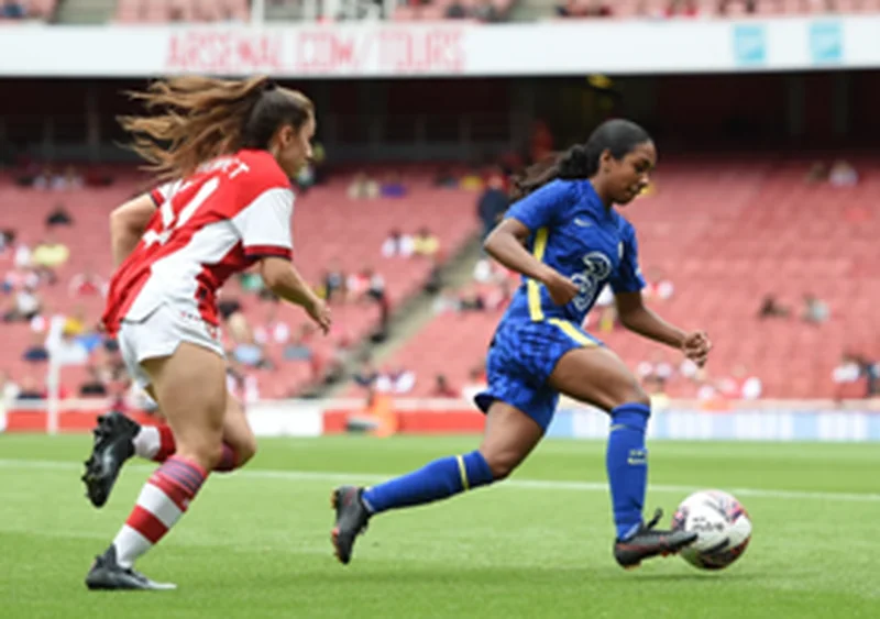 Photo confirmation : Talented wingerÂ Reanna Blades signs new deal with ChelseaÂ 