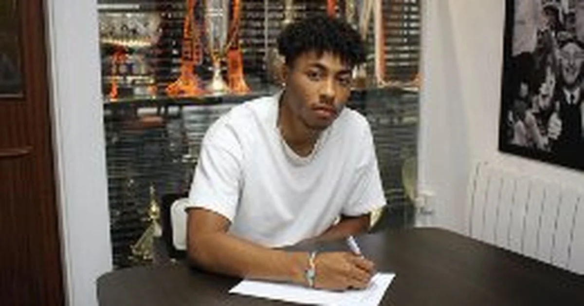 Official: Left-Footed Nigerian CB Famewo Pens New Luton Town Deal, Then Loaned To Grimsby Town 