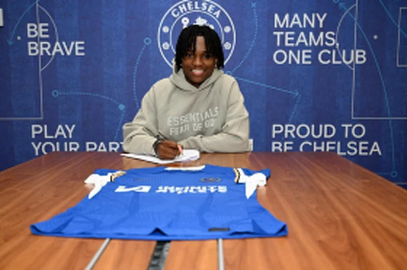 Exciting and talented midfielder signs new contract with ChelseaÂ 