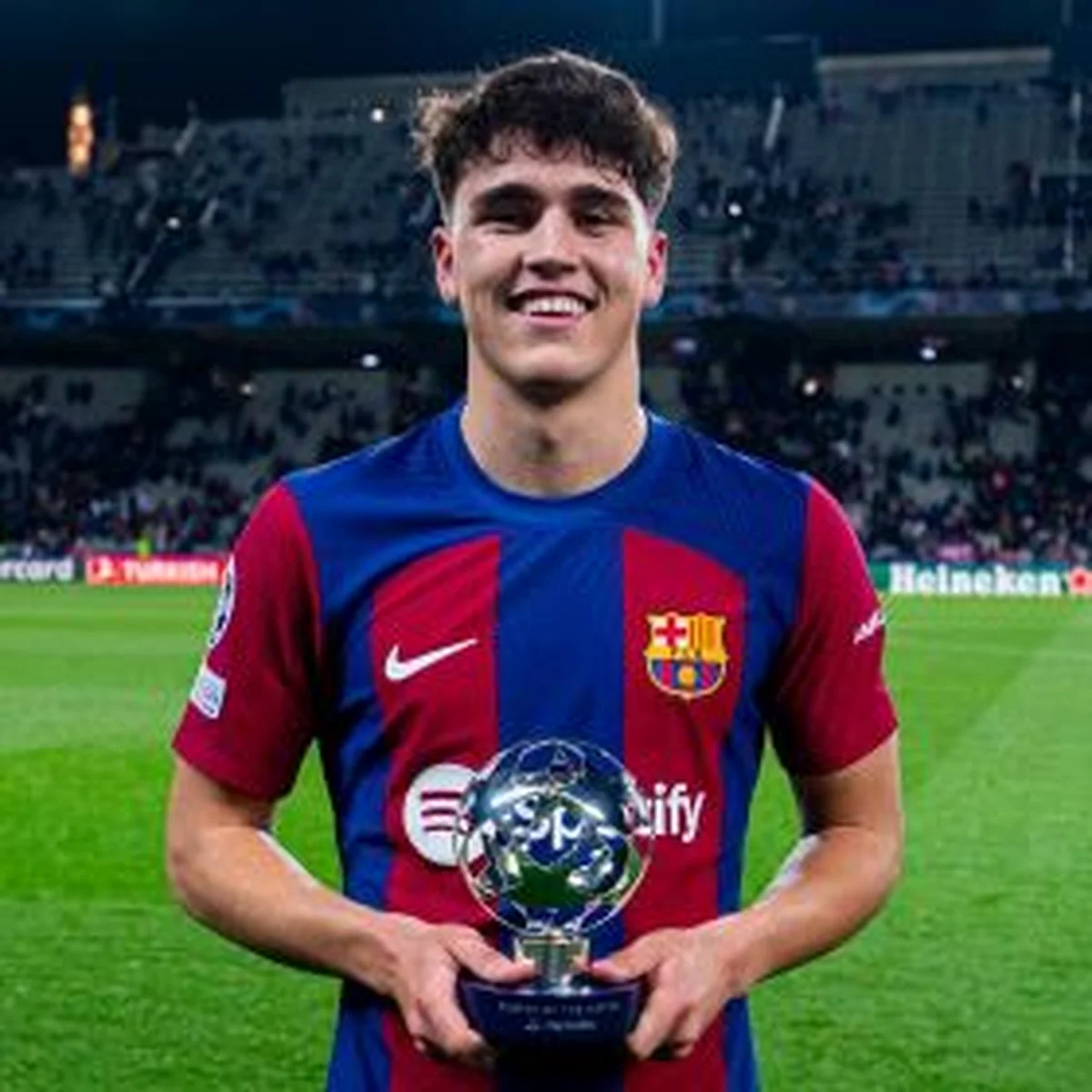 'Ridiculously good' - Man Utd legend Hargreaves hails 17yo Barcelona CBÂ CubarsÃ­ for caging OsimhenÂ 