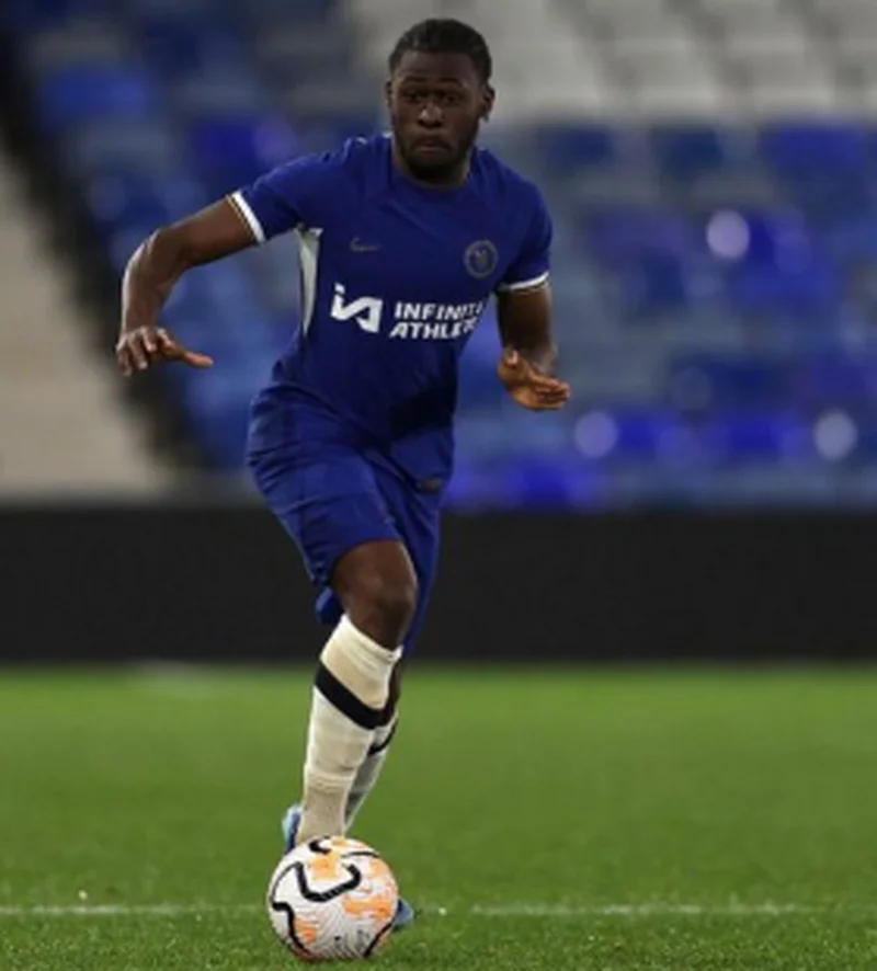Chelsea loan out African player capable of playing in midfield and attack; deal subject to medicalÂ 