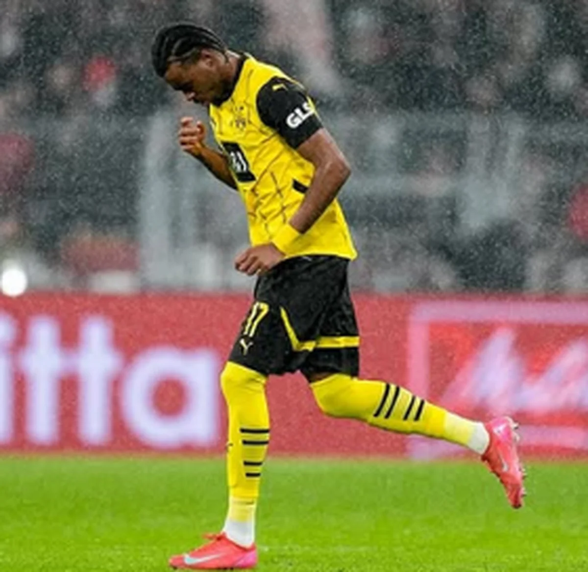 'Hoffenheim are very annoyed' - Dortmund coach reacts to incident involving Chelsea loanee Chukwuemeka