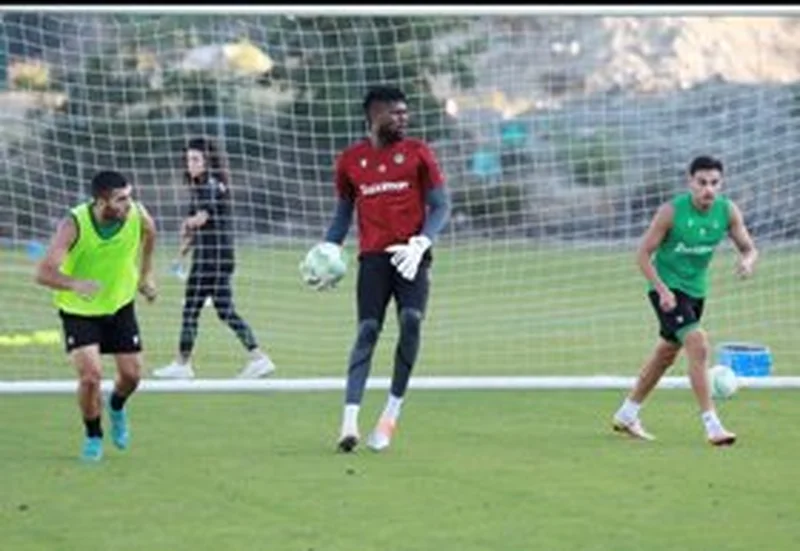 Uzoho orÂ Panagi?  Lennon makes decision on starting GK against Manchester UnitedÂ 