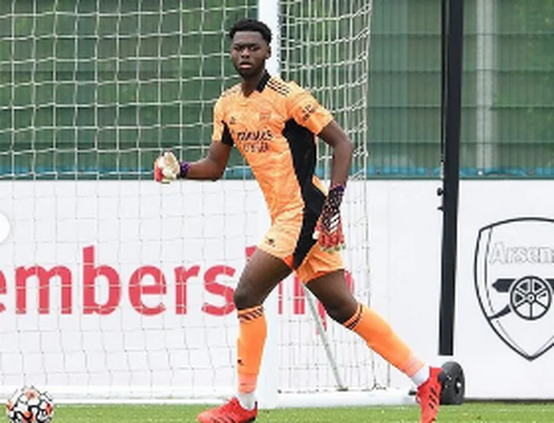 Video : Okonkwo arrives with Arsenal squad for north London derby