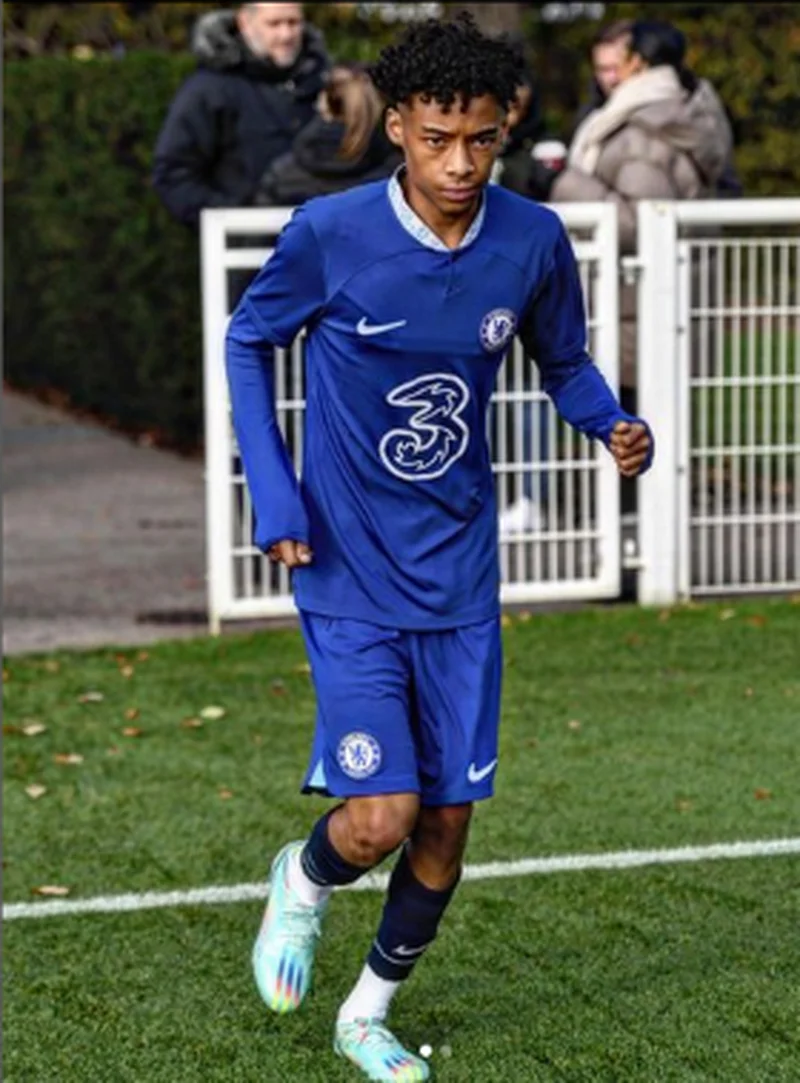 England underage international offered new deal by ChelseaÂ 