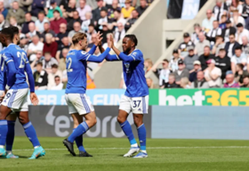  Lookman scores for third consecutive league start as Newcastle steal all three points vs Leicester
