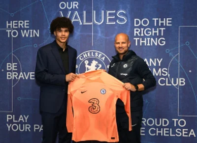 Official : Tall and athletic goalkeeper signs new deal with ChelseaÂ 