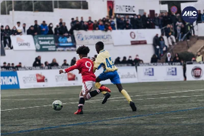 Manchester United schoolboy Shoretire pictured with summer signing Antony 
