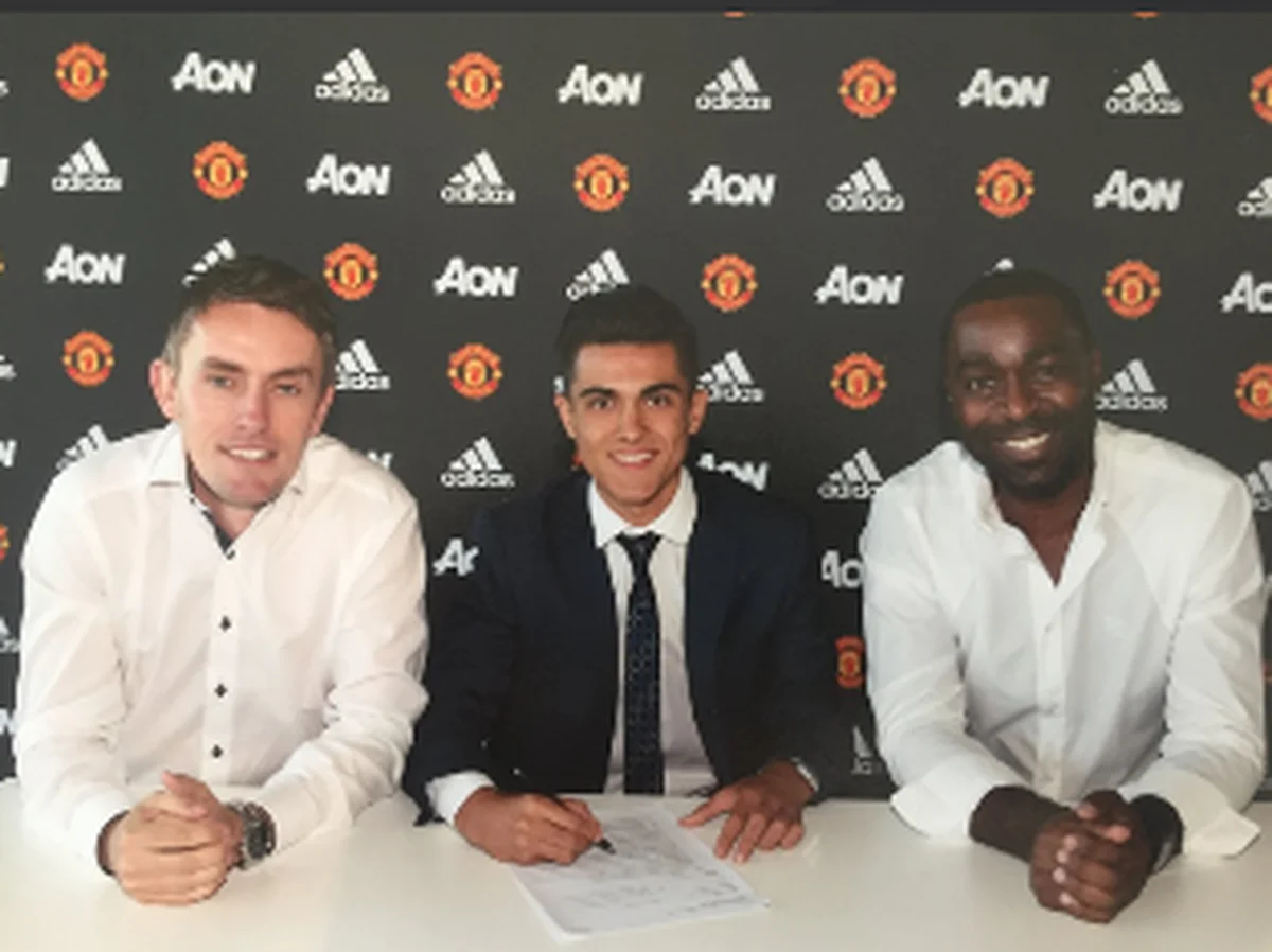 (Photo Confirmation) Manchester United Snap Up Spanish Wonderkid From Espanyol