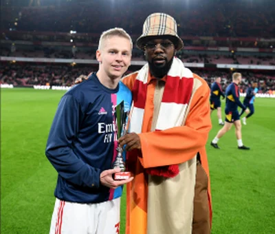 Patoranking presents Arsenal Player of the Month toÂ Oleksandr Zinchenko