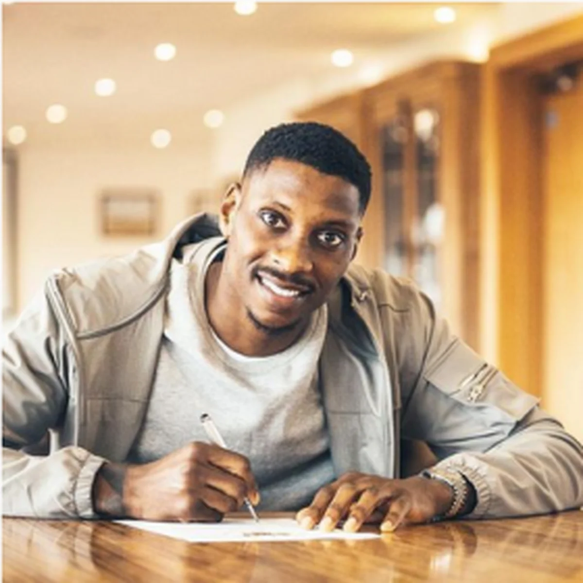 Official : Former Flying Eagles central defender signs new deal with Blackpool