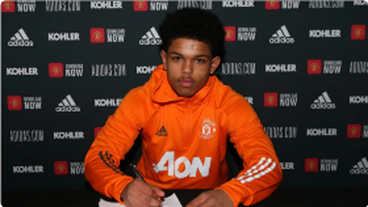 Official : Talented Striker Of Nigerian Descent Signs New Manchester United Contract 
