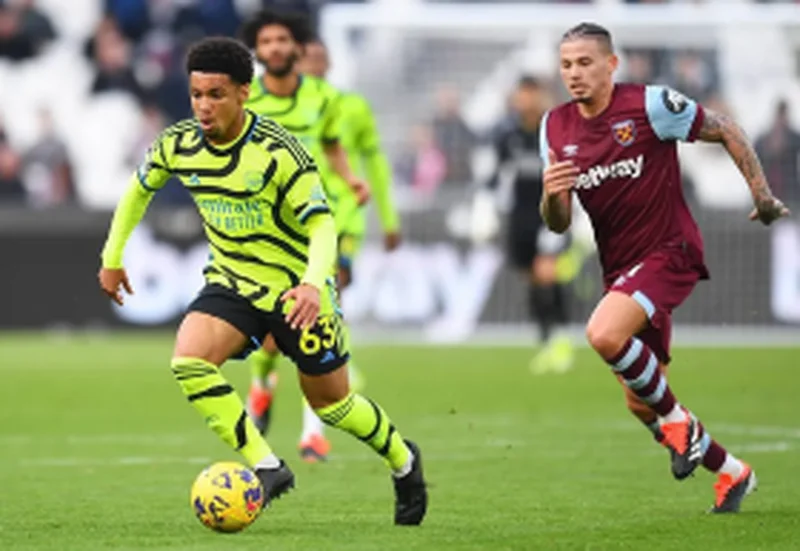 16yo winger of Nigerian descent trains with Arsenal first team pre-BurnleyÂ 