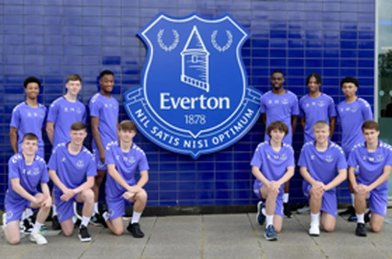 Official : Nigerian striker who idolises Arsenal record goalscorer signs Everton scholarship deal