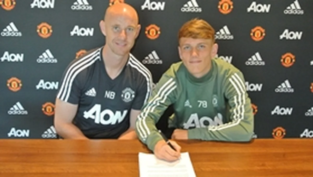 Official: Northern Ireland Youth-Teamer Goes Pro With Manchester United
