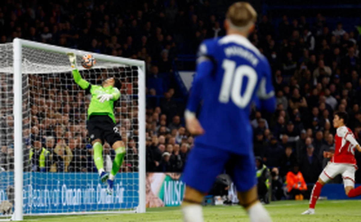 Super Eagles-eligible wingerÂ subbed in as Arsenal holdÂ Chelsea in a game of goalkeeping howlers