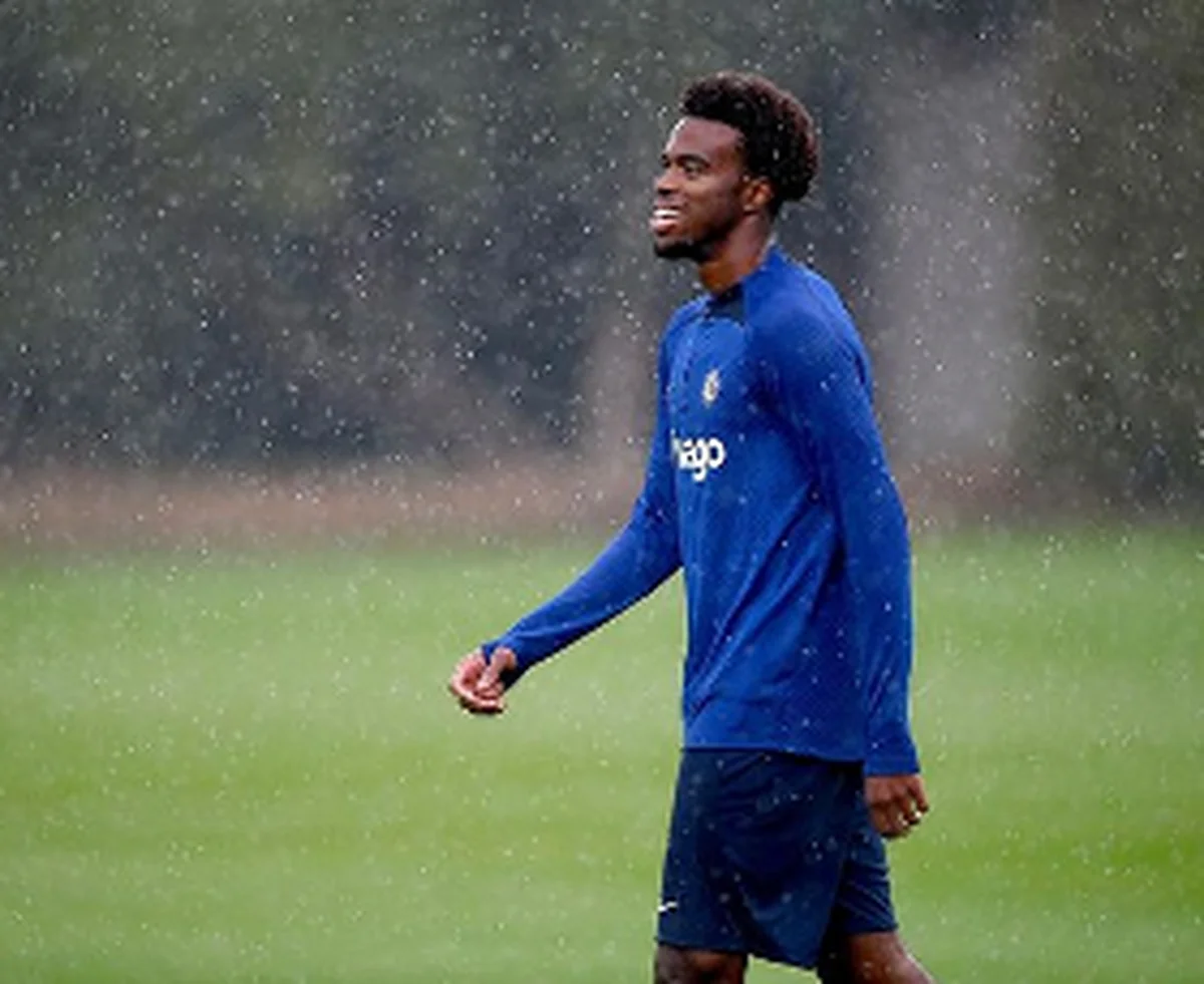 Super Eagles-eligible midfielder back in Chelsea training after illnessÂ 