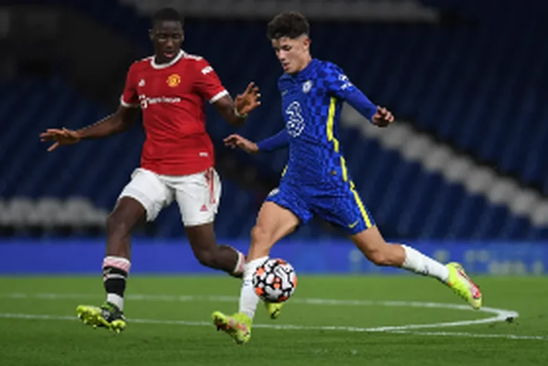 Manchester United continue to run the rule over Olowu as defender goes 90 vs Chelsea U23s 