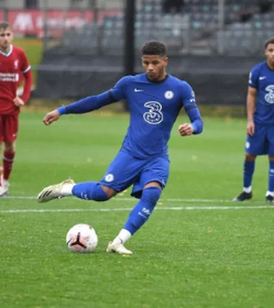 Chelsea recall talented striker of Nigerian descent from loan spellÂ 